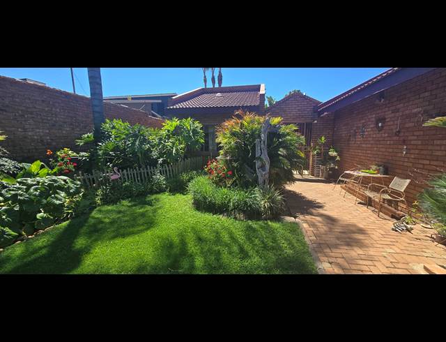 3 BEDROOM FREESTANDING FOR SALE IN CAPRICORN